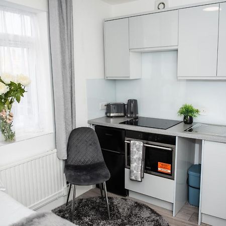 Small But Cozy Studio, Great Tube Connection Лондон Экстерьер фото