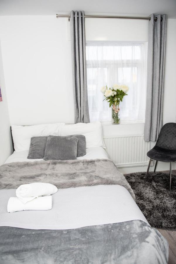 Small But Cozy Studio, Great Tube Connection Лондон Экстерьер фото