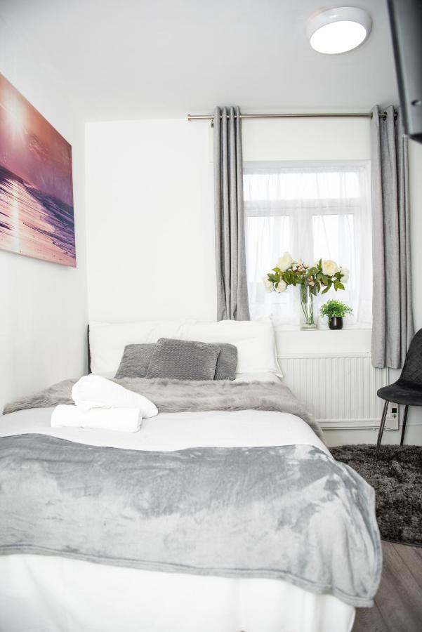 Small But Cozy Studio, Great Tube Connection Лондон Экстерьер фото