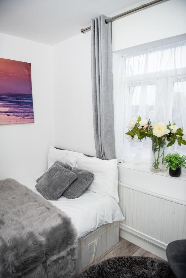 Small But Cozy Studio, Great Tube Connection Лондон Экстерьер фото